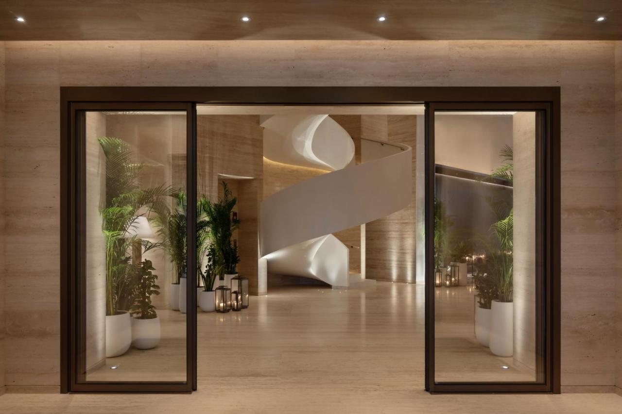 The Dubai Edition Екстериор снимка The entrance of the hotel