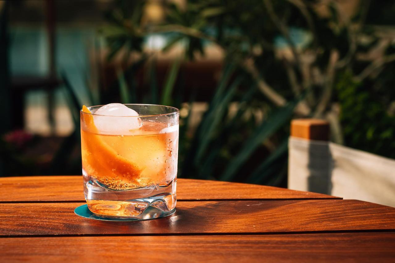 The Dubai Edition Екстериор снимка Old fashioned
