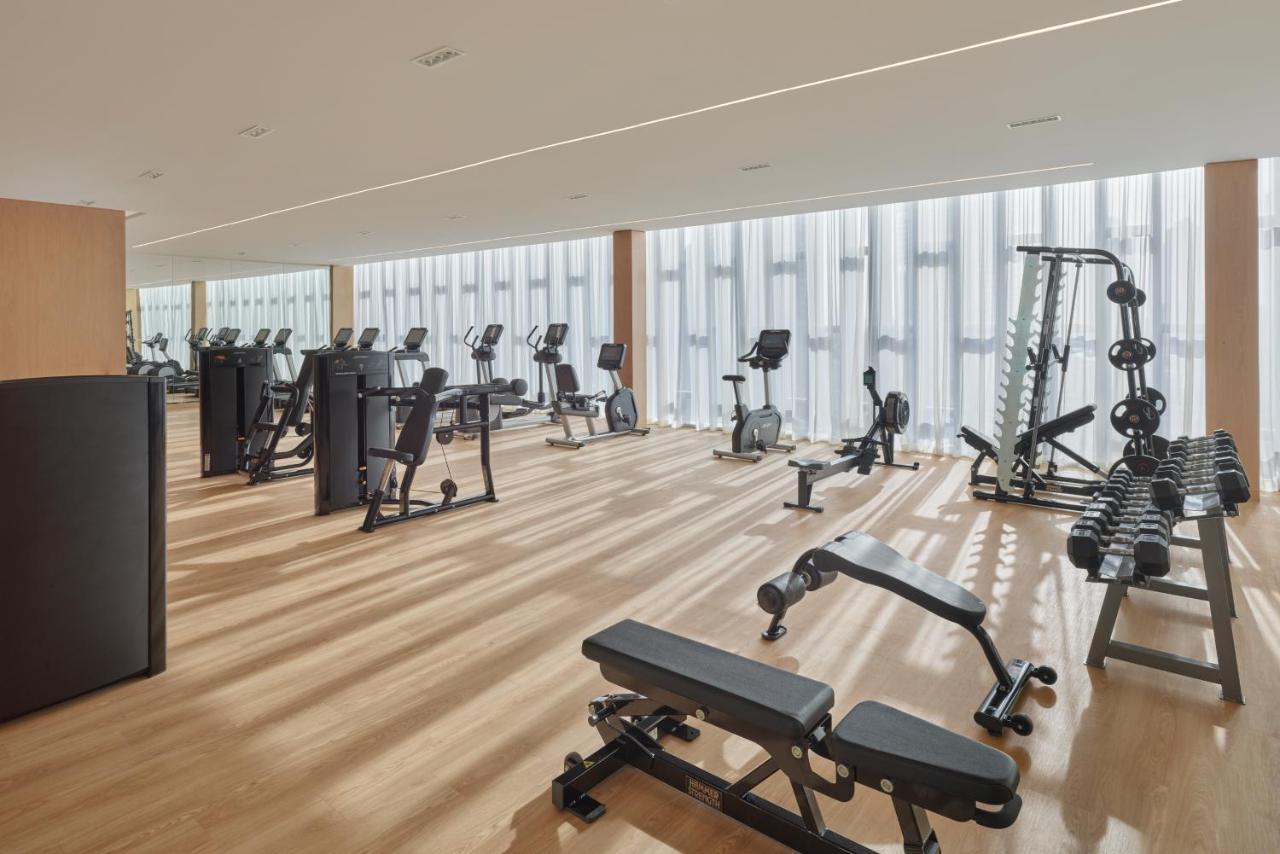 The Dubai Edition Екстериор снимка The gym at The Hari