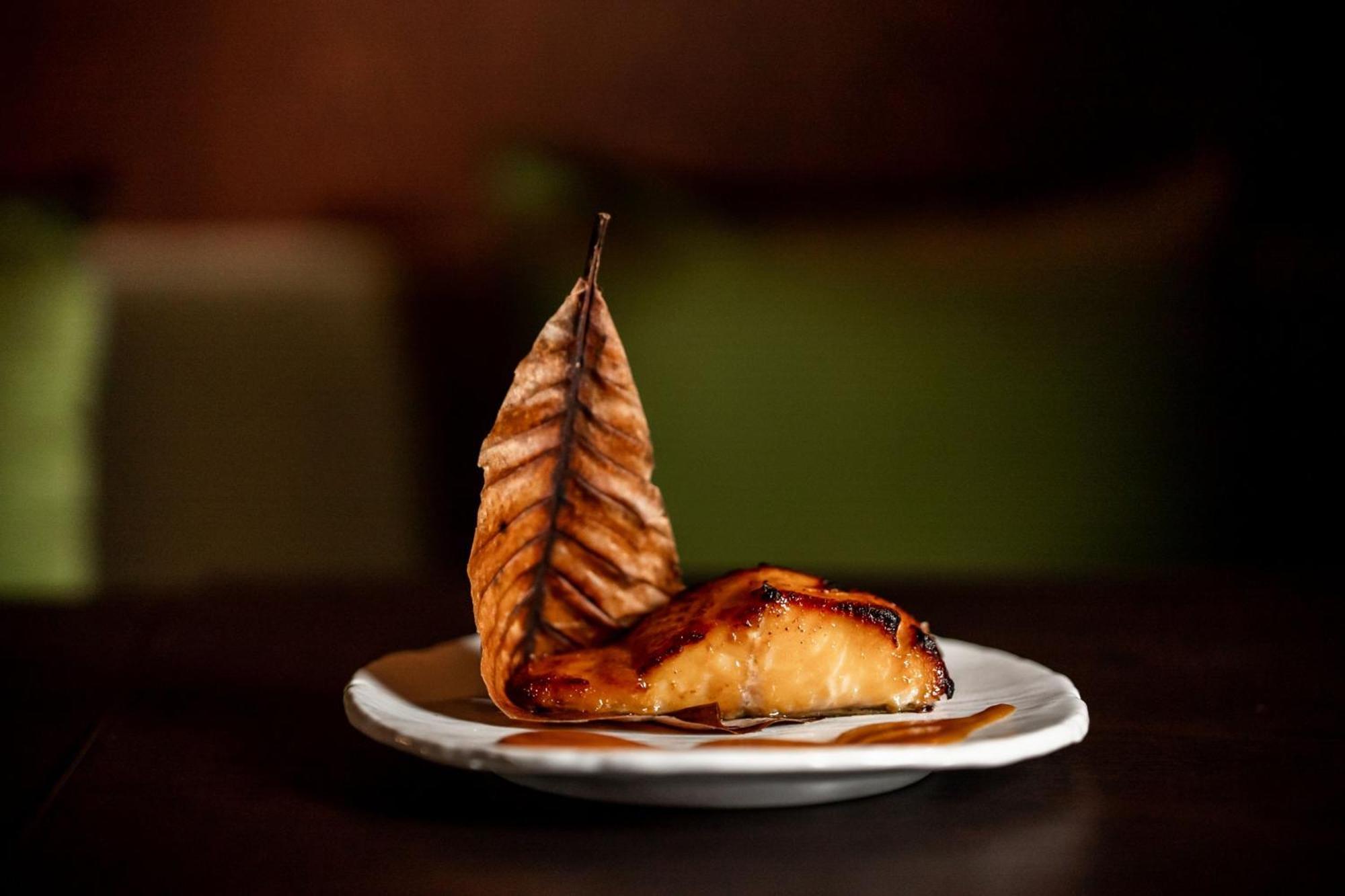 The Dubai Edition Екстериор снимка Smoked and grilled salmon