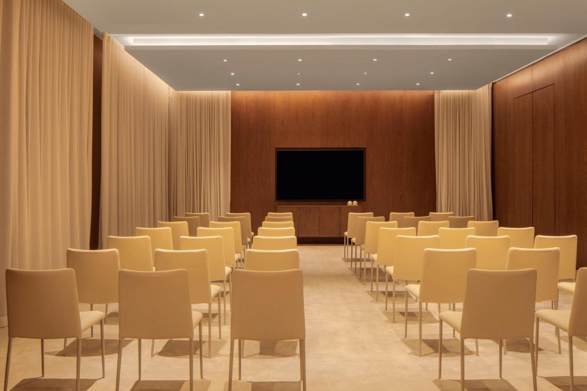 The Dubai Edition Екстериор снимка The meeting room