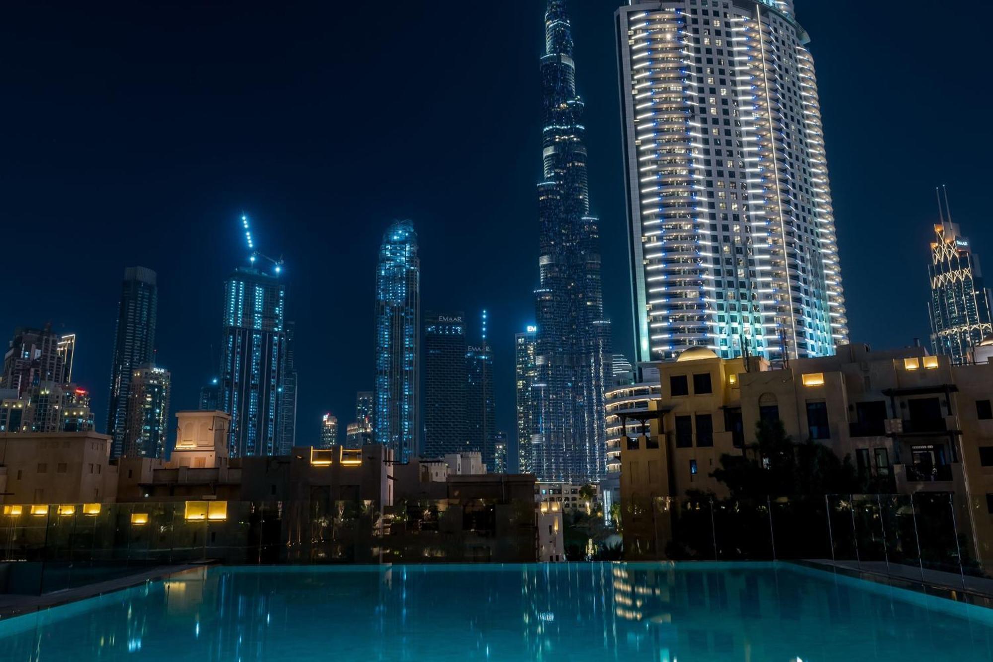 The Dubai Edition Екстериор снимка View of the complex at night
