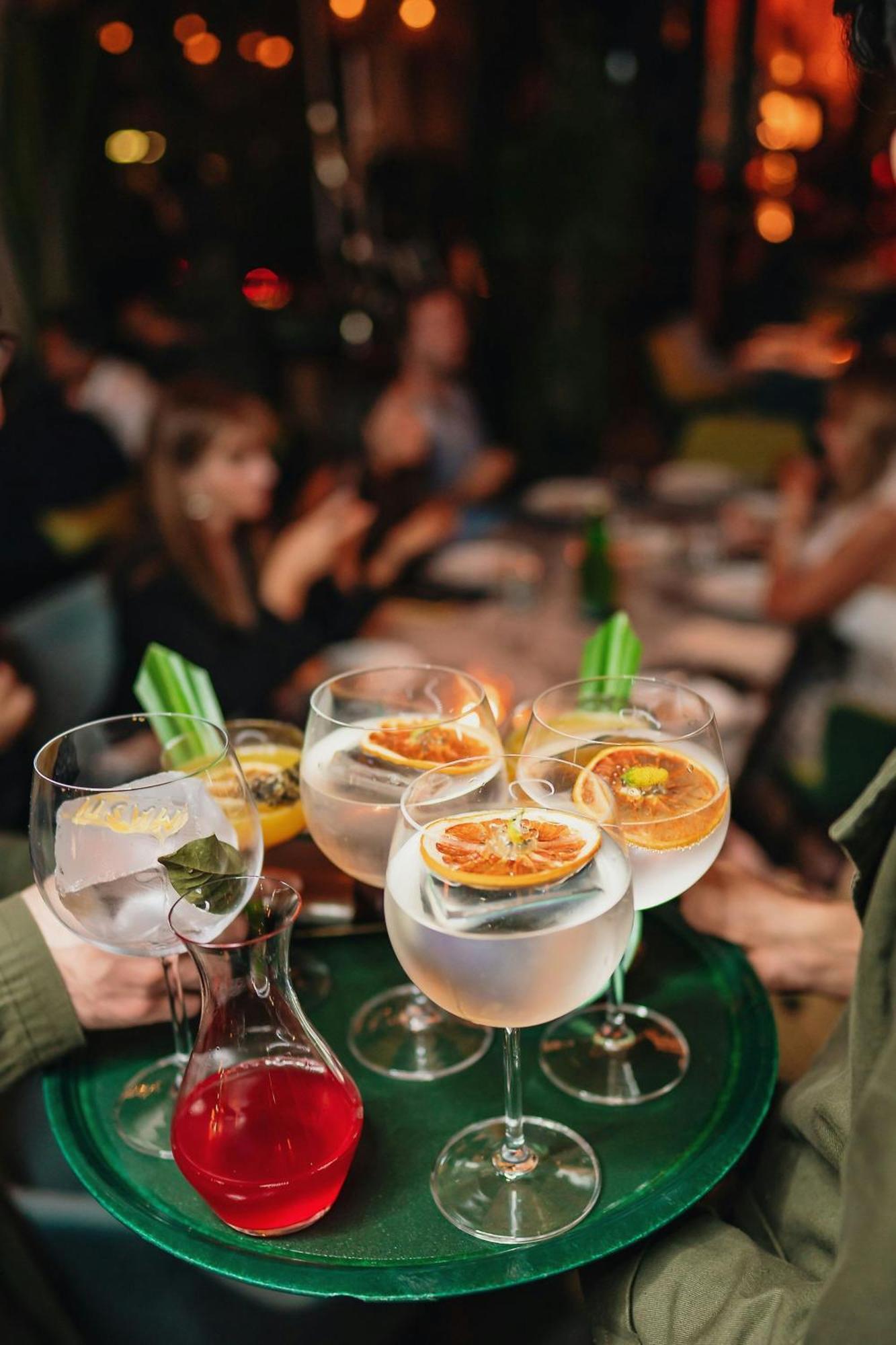 The Dubai Edition Екстериор снимка Gin and tonic