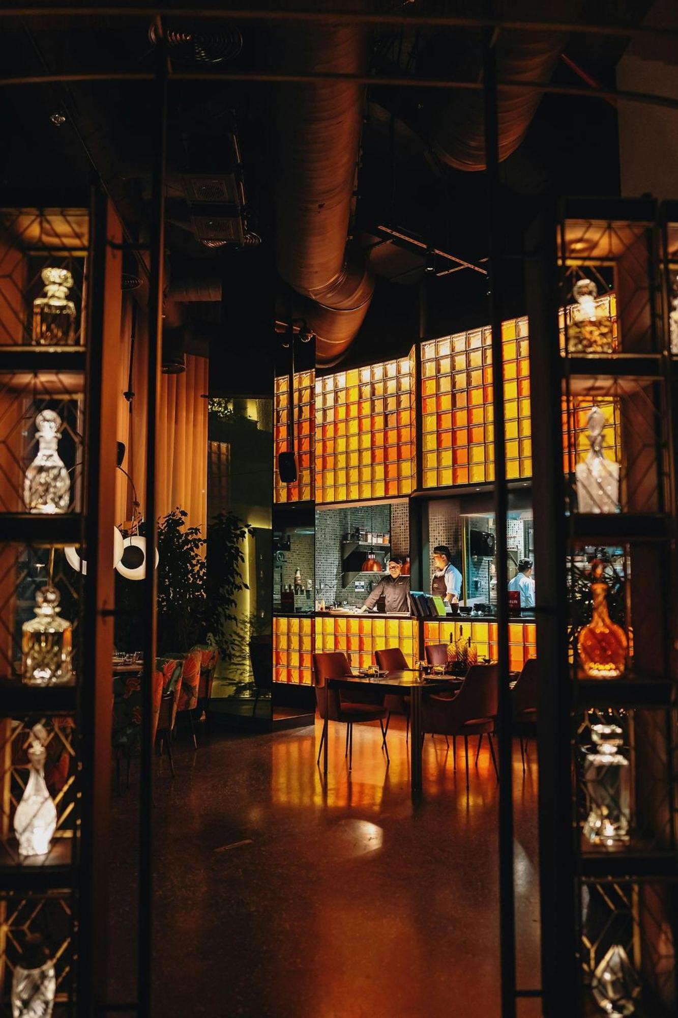 The Dubai Edition Екстериор снимка The bar at the restaurant
